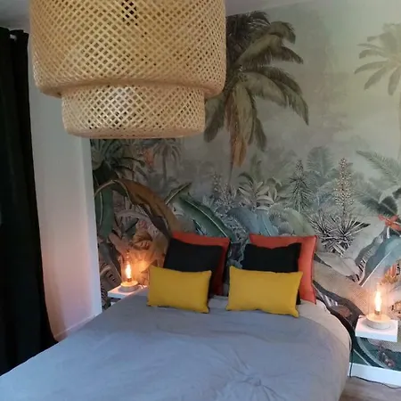 La Maison D A Cote Holiday home Lacropte