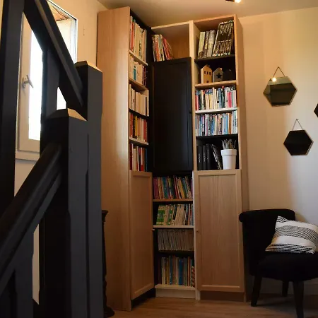 La Maison D A Cote Feriehus Lacropte