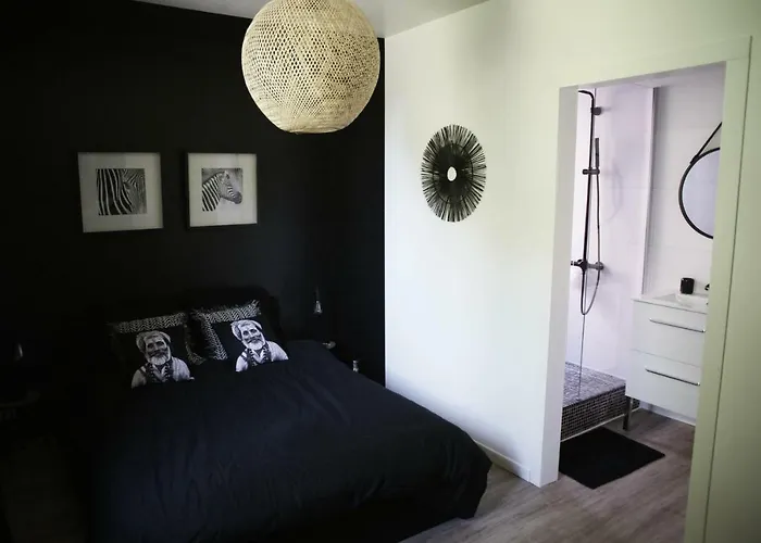 La Maison D A Cote Ferienhaus Lacropte